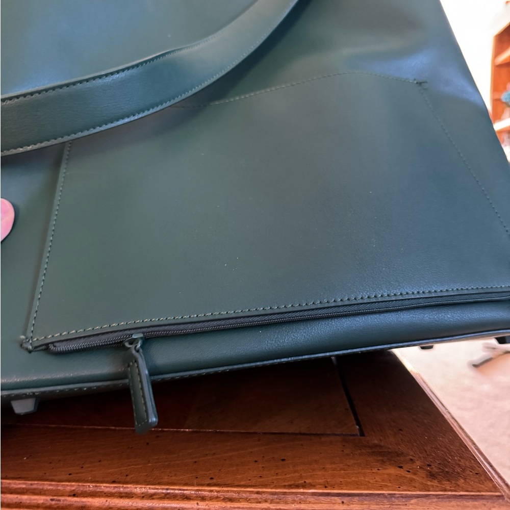 BEIS WICKED TOTE IN WICKED GREEN - Picture 5 of 13